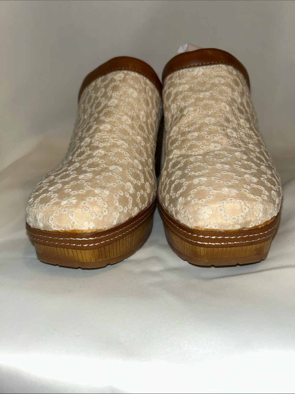 Korks Lori Congo Embroidered Boho Cottage Chunky Faux Wood Heeled Clog Mules 9 - Picture 5 of 15
